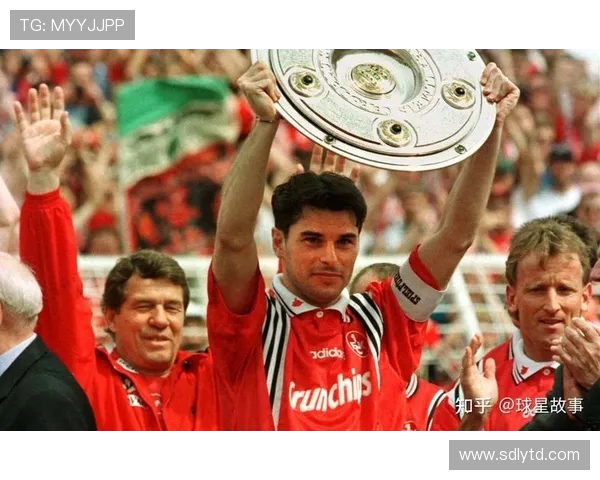 世界杯历史辉煌与争议并存的赛场背后 揭秘冠军之路与足球文化的传承