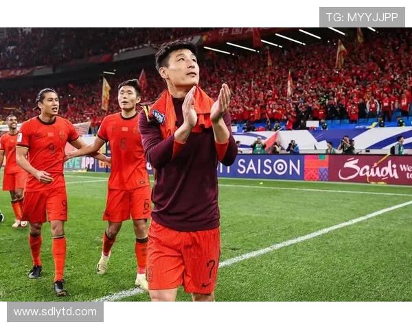 武磊带领中国足球再度崛起,亚洲赛场表现引发广泛关注与热议 武磊带领中国足球再度崛起,亚洲赛场表现引发广泛关注与热议