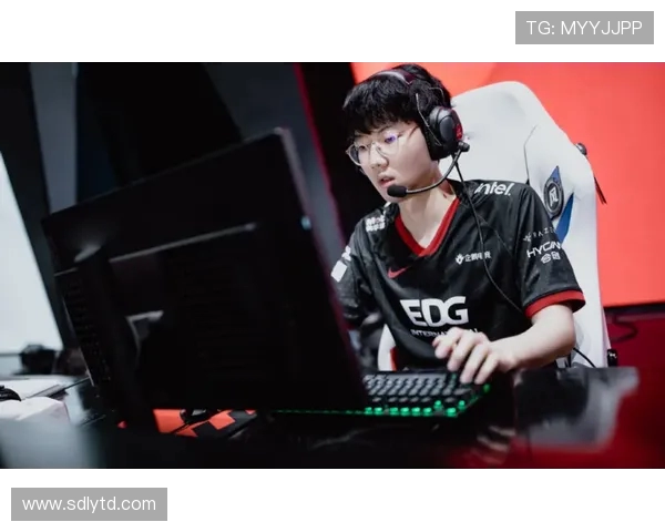 英雄联盟全球总决赛激战正酣 新兴战队崭露头角挑战老牌强队