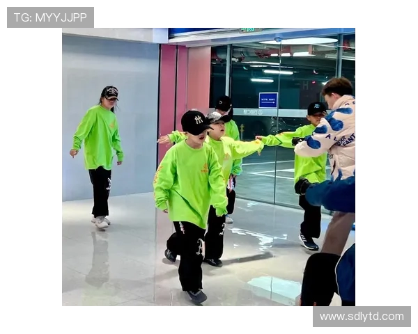 武汉街舞队荣登全国个人能力排行榜第三名展现实力与风采 武汉街舞队荣登全国个人能力排行榜第三名展现实力与风采