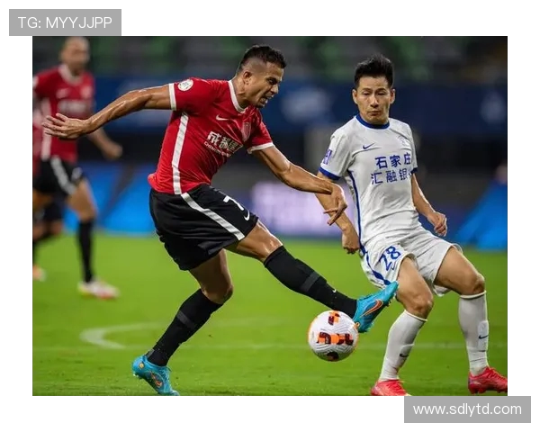 沧州雄狮全力迎战新赛季展望未来发展路径与球队凝聚力