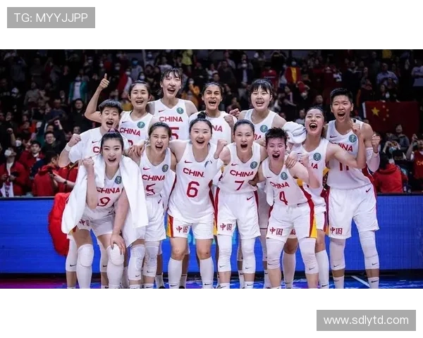 八一女篮迎战山西女篮决战赛场展现巾帼风采与竞技精神